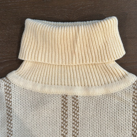 Turtleneck Plaid Sweater - Picture 3 of 4